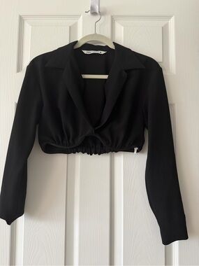 Zara crop top 
Black! Size small 
Never used